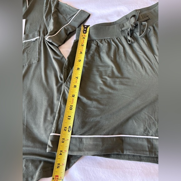 Cozy Earth short sleeve shirt top and shorts bamboo pajama set small olive green - Picture 11 of 13